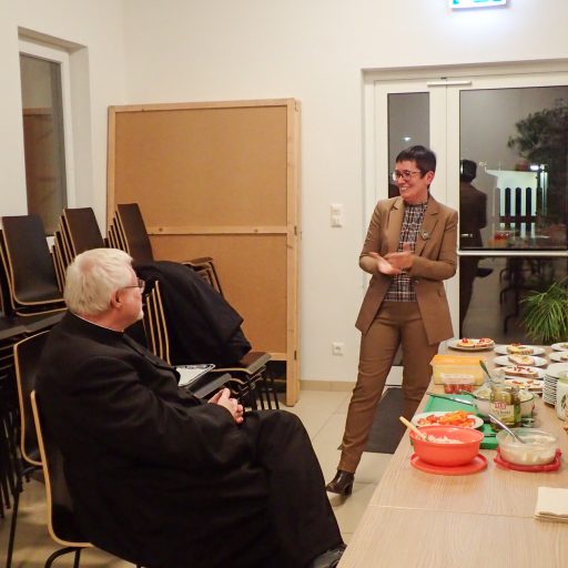 Auch unser Herr Pfarrer war mit großem Interesse dabei.