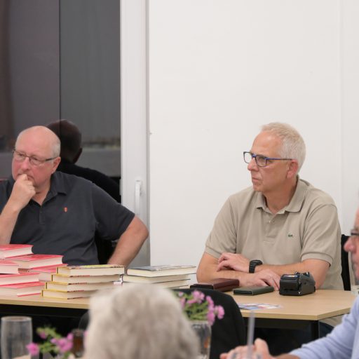 Mit Büchertisch gut betreut von der Buchhandlung Sterzinger in Wolkersdorf.